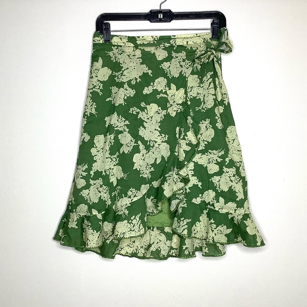 < Banana Republic Green Floral Skirt >
